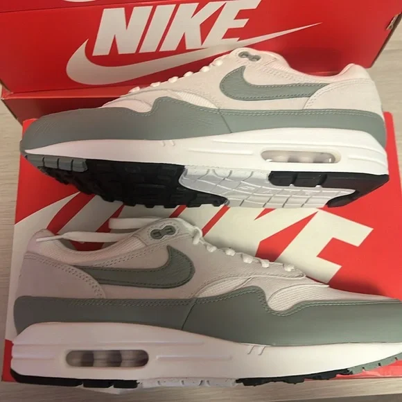 Brand New Sz 10.5 Nike Air Max 1 ‘Mica Green’ w/ box (see photo minor damage) - Picture 3 of 7